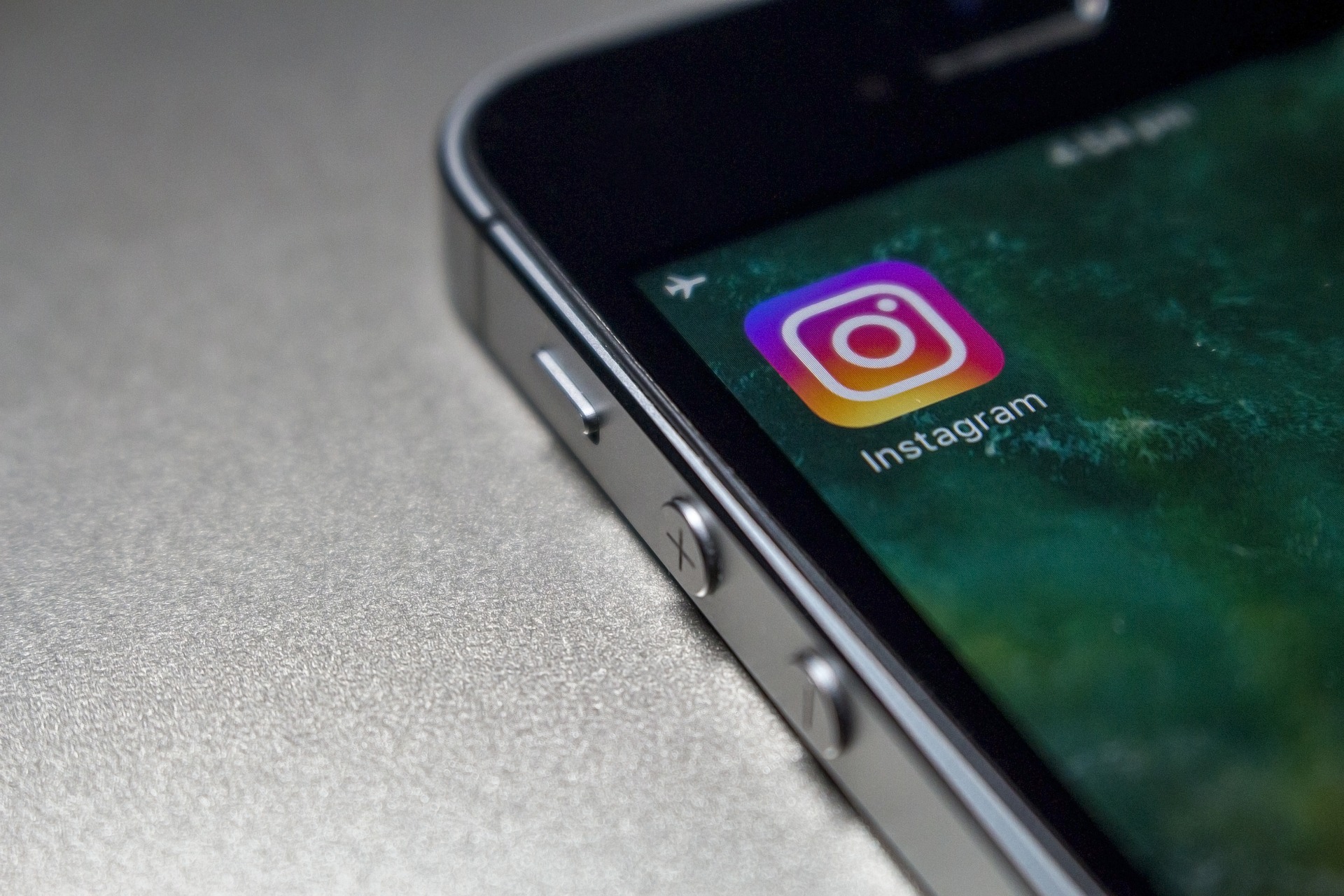 mobil med instagram på